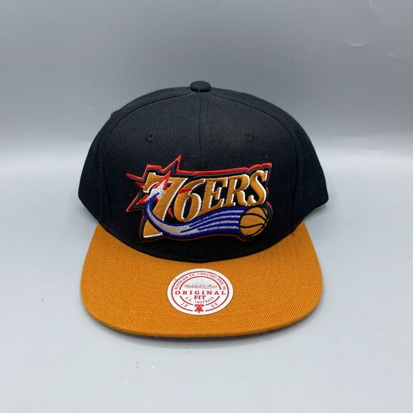 Mitchell & Ness Hat NBA Philadelphia 76ers Black Hardwood Classics Snapback Hat - Picture 1 of 4